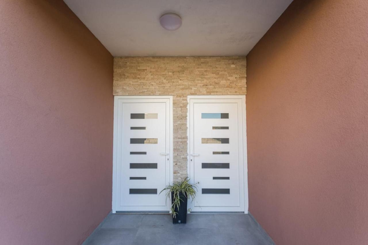 Bloom Apartment Split Exterior photo